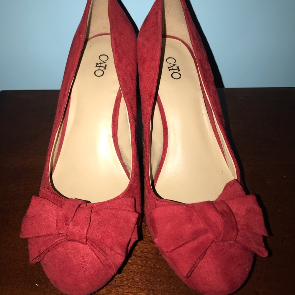 Cato red wedges